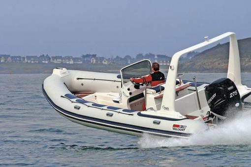 photo essai bateau pneumatique : V 750 Cruiser  Valiant