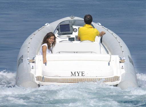 photo essai bateau pneumatique : R 29 IB Mk II Revenger