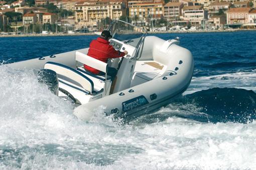 photo essai bateau pneumatique : Tempest 550 Capelli