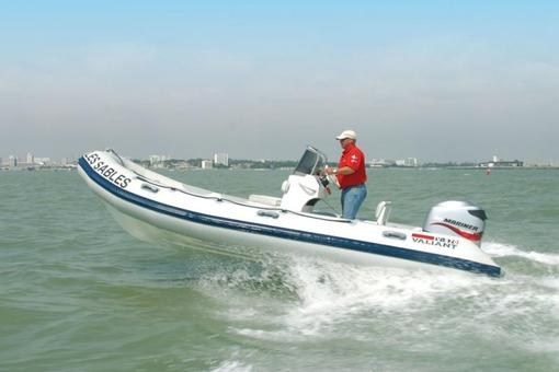 photo essai bateau pneumatique : V 570 T Valiant