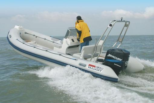 photo essai bateau pneumatique : V 620 T Valiant