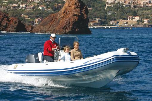 photo essai bateau pneumatique : Medline 2 Compact Zodiac