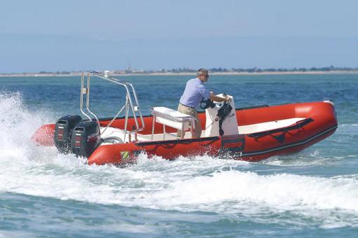 photo essai bateau pneumatique : PRO 15 Man Zodiac