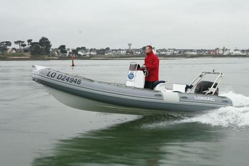 photo essai bateau pneumatique : 600 Club Lomac