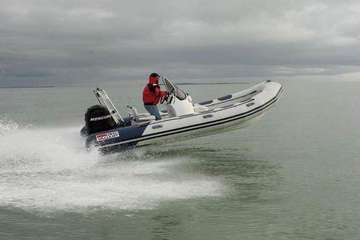 photo essai bateau pneumatique : V 570 T Valiant