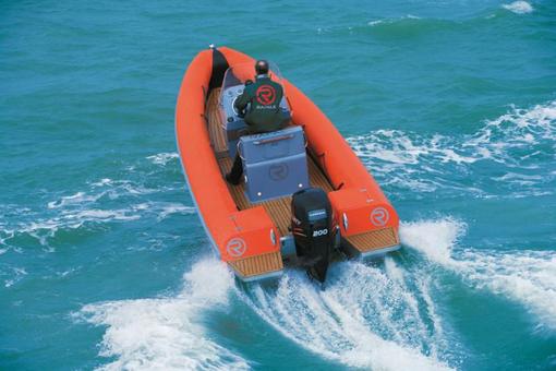 photo essai bateau pneumatique : R 6.3 Rafale