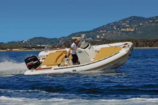 photo essai bateau pneumatique : 23’ Evolution BWA