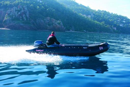 photo essai bateau pneumatique : Commando C4  Bombard