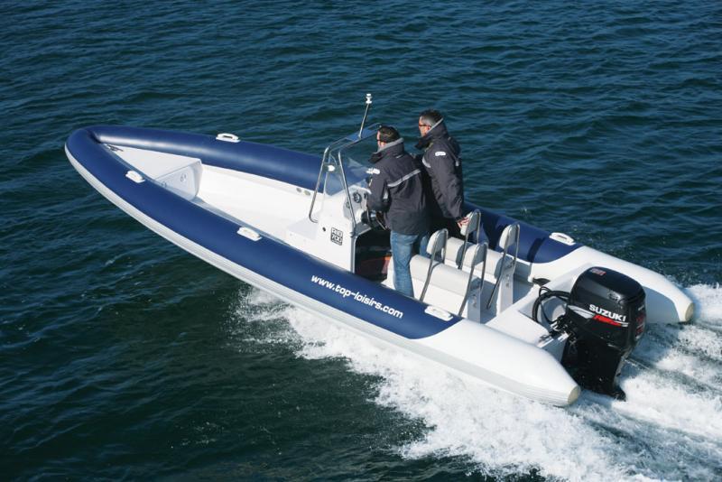 photo essai bateau pneumatique : RIB 700 Alphaboat