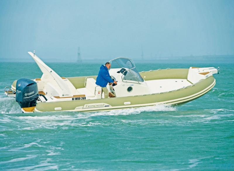 photo essai bateau pneumatique : Tempest 850 Open Capelli