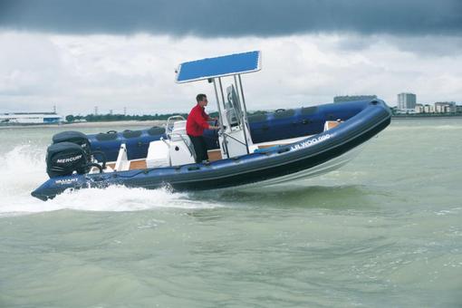 photo essai bateau pneumatique : Patrol 750 Valiant