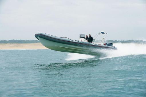 photo essai bateau pneumatique : 34 Open America BWA