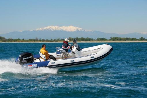 photo essai bateau pneumatique : V 620 Sport Valiant