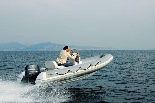 photo essai bateau pneumatique : 15 sport Oversea