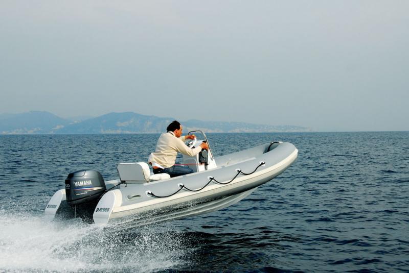 photo essai bateau pneumatique : 15 sport Oversea