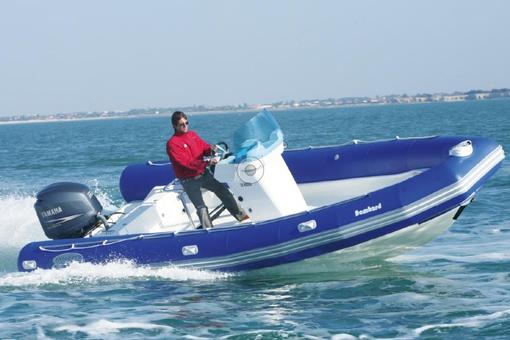 photo essai bateau pneumatique : Explorer DB 700 Bombard