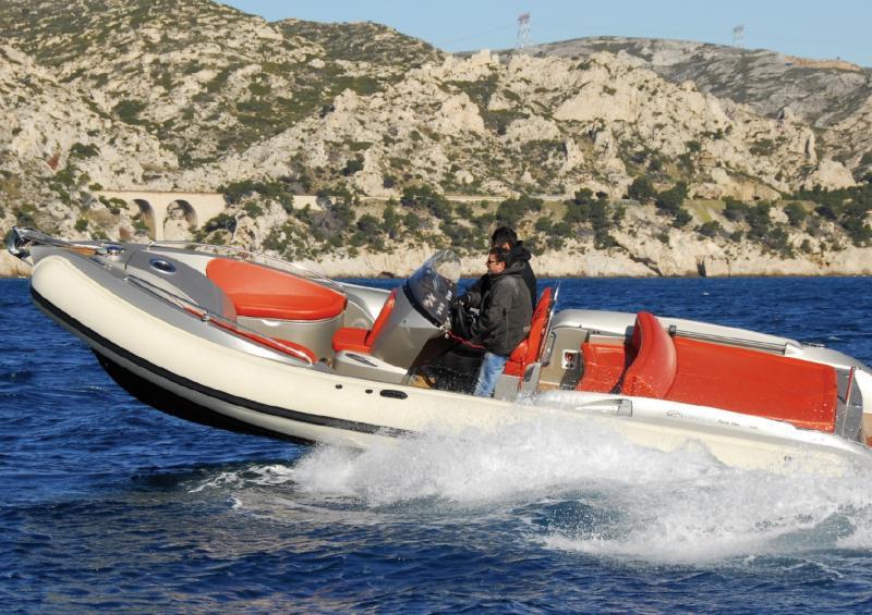 photo essai bateau pneumatique : First Life 27 HB Neptys