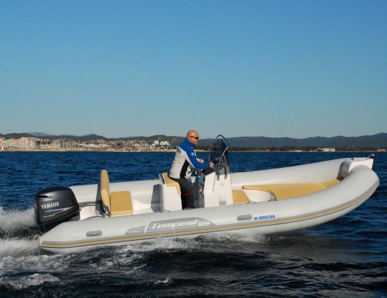 photo essai bateau pneumatique : Tempest 605 Easy Line Capelli