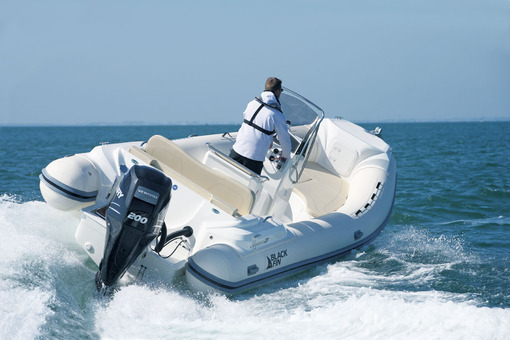 photo essai bateau pneumatique : Elegance 23 Black Fin