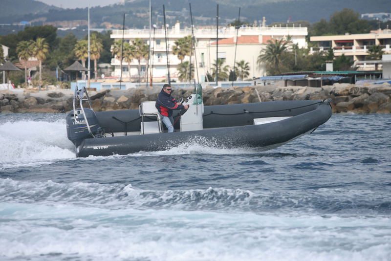 photo essai bateau pneumatique : 20 Phantom Oversea