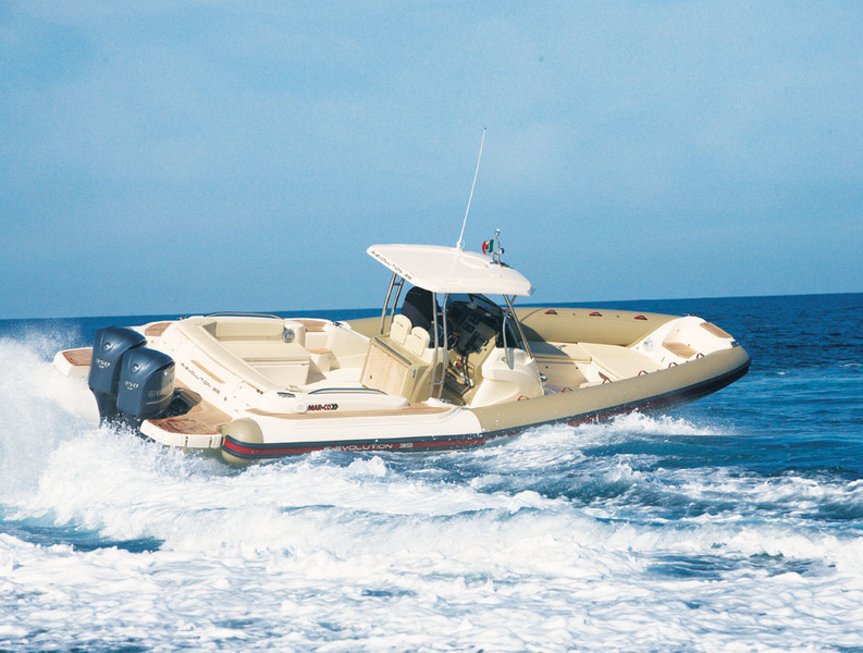 photo essai bateau pneumatique : R-Evolution 35 Mar.co
