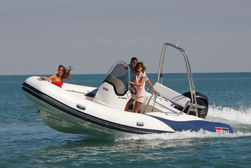 photo essai bateau pneumatique : V 650 Cruiser Valiant