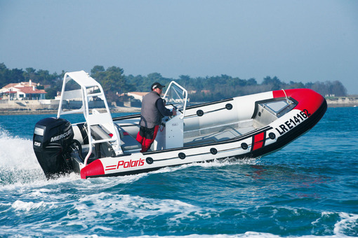 photo essai bateau pneumatique : 5,80 Contender Polaris