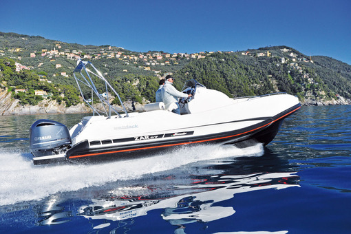 photo essai bateau pneumatique :  87 Welldeck Zar