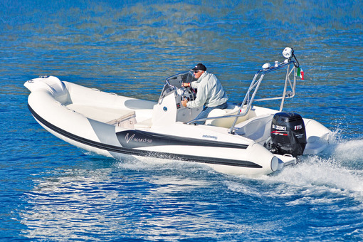 photo essai bateau pneumatique : 58 Easy Mako