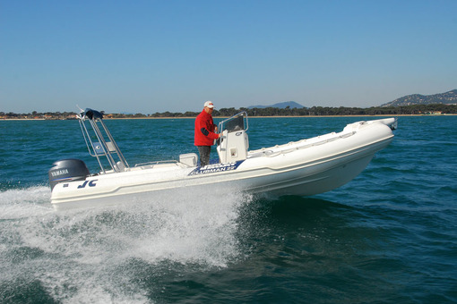 photo essai bateau pneumatique : Clubman 22 Joker Boat