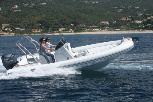 photo essai bateau pneumatique : Carve 68 Callegari