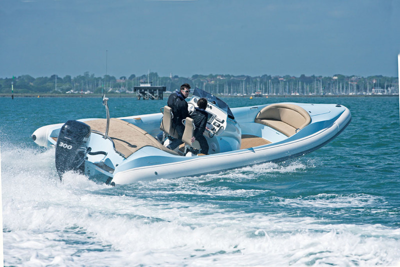 photo essai bateau pneumatique : Strike 9 -ST9 Scorpion