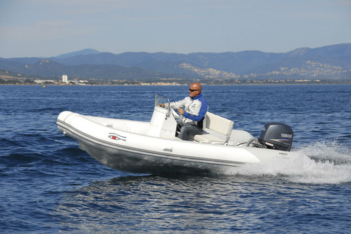 photo essai bateau pneumatique : TA 480 Ribeye