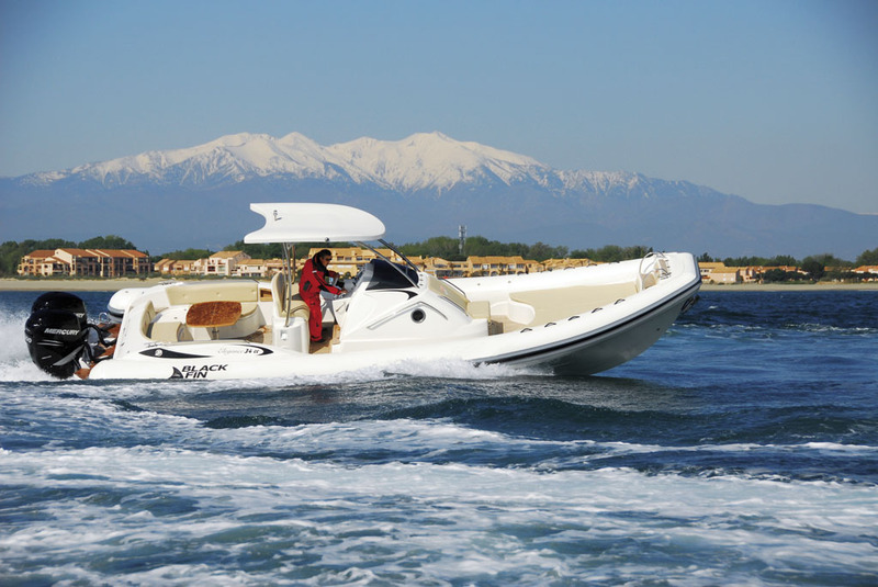 photo essai bateau pneumatique : Elegance 34 Black Fin