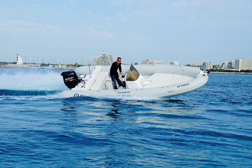 photo essai bateau pneumatique : Phoenix 660 Silver Marine