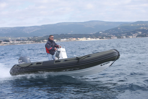 photo essai bateau pneumatique : 15 Chasse Oversea