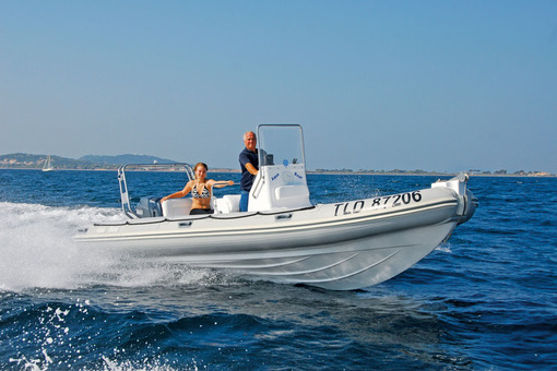 photo essai bateau pneumatique : AB 650 Aqua Boat