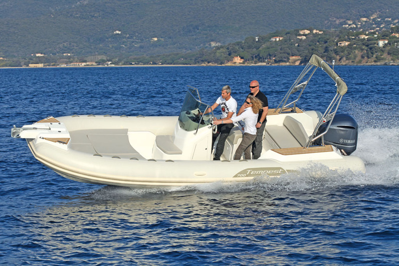 photo essai bateau pneumatique : Tempest 700 Open Capelli