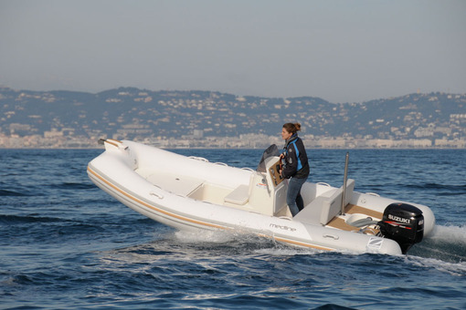 photo essai bateau pneumatique : Medline 500  Zodiac