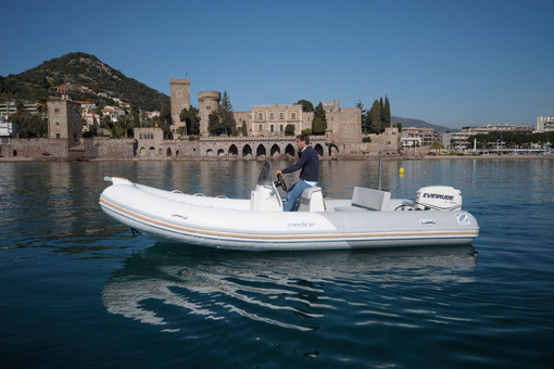 photo essai bateau pneumatique : Medline 580 Zodiac