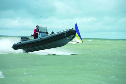 photo essai bateau pneumatique : DR 620  Valiant