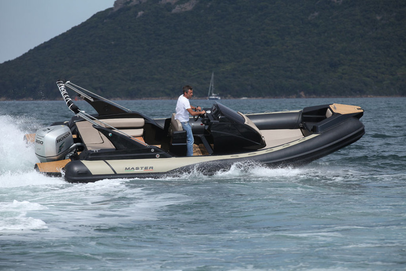 photo essai bateau pneumatique : 699 Open Master