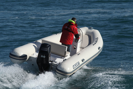 photo essai bateau pneumatique : 550 Classic Valiant