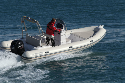 photo essai bateau pneumatique : 630 Classic Valiant