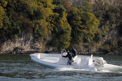 photo essai bateau pneumatique : 700 GT MV Marine