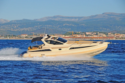 photo essai bateau pneumatique : 37 Oceanic Solemar