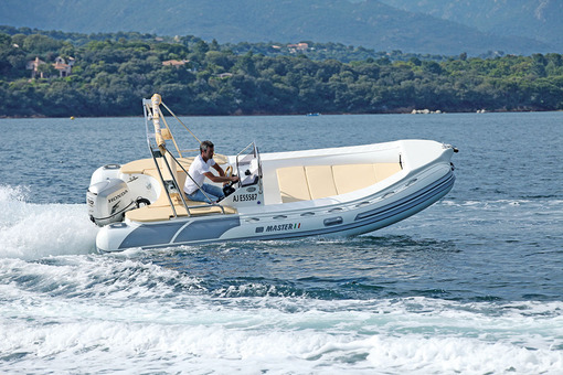 photo essai bateau pneumatique : 540 Magnum Master