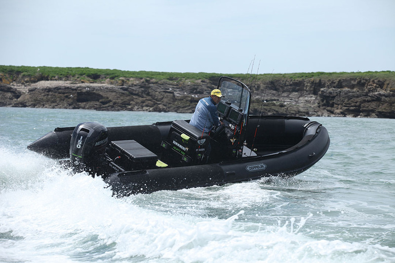 photo essai bateau pneumatique : Black Marlin 6,40 Zeppelin