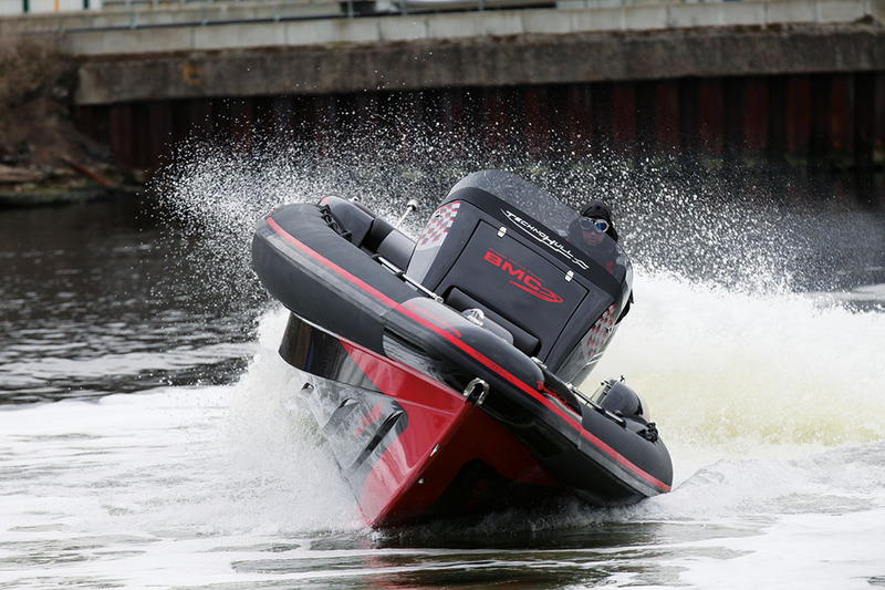 photo essai bateau pneumatique : sea DNA 999  Technohull