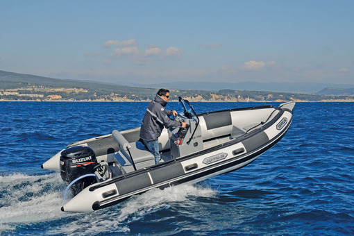 photo essai bateau pneumatique : Command 16 V Pro Zeppelin